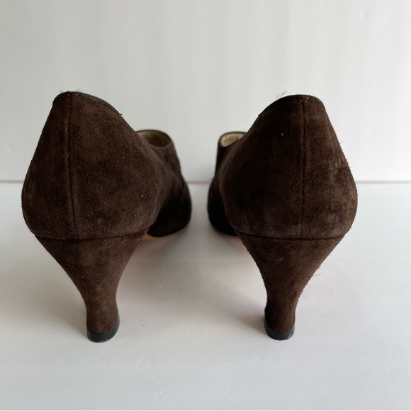 Savatore Ferragamo 1990s Brown Suede Pumps - Picture 4 of 7